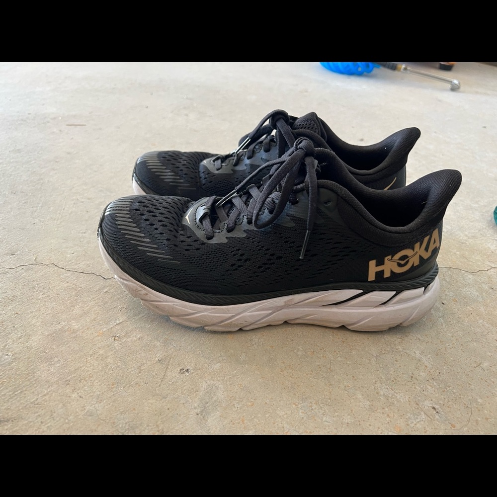 Womens hoka sneakers 7.5